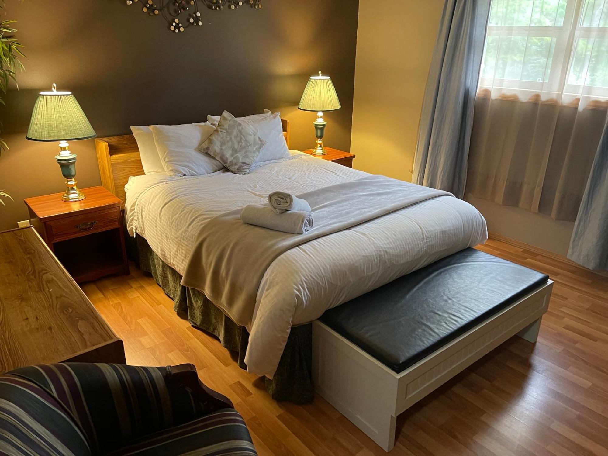 Blaeberry Valley Vacation Rentals Golden Extérieur photo